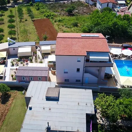 Apartament Julijana 2 *