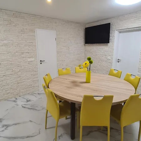 Apartament Julijana 2 *