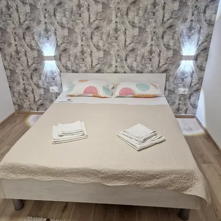 Julijana 2 Privlaka (Zadar)